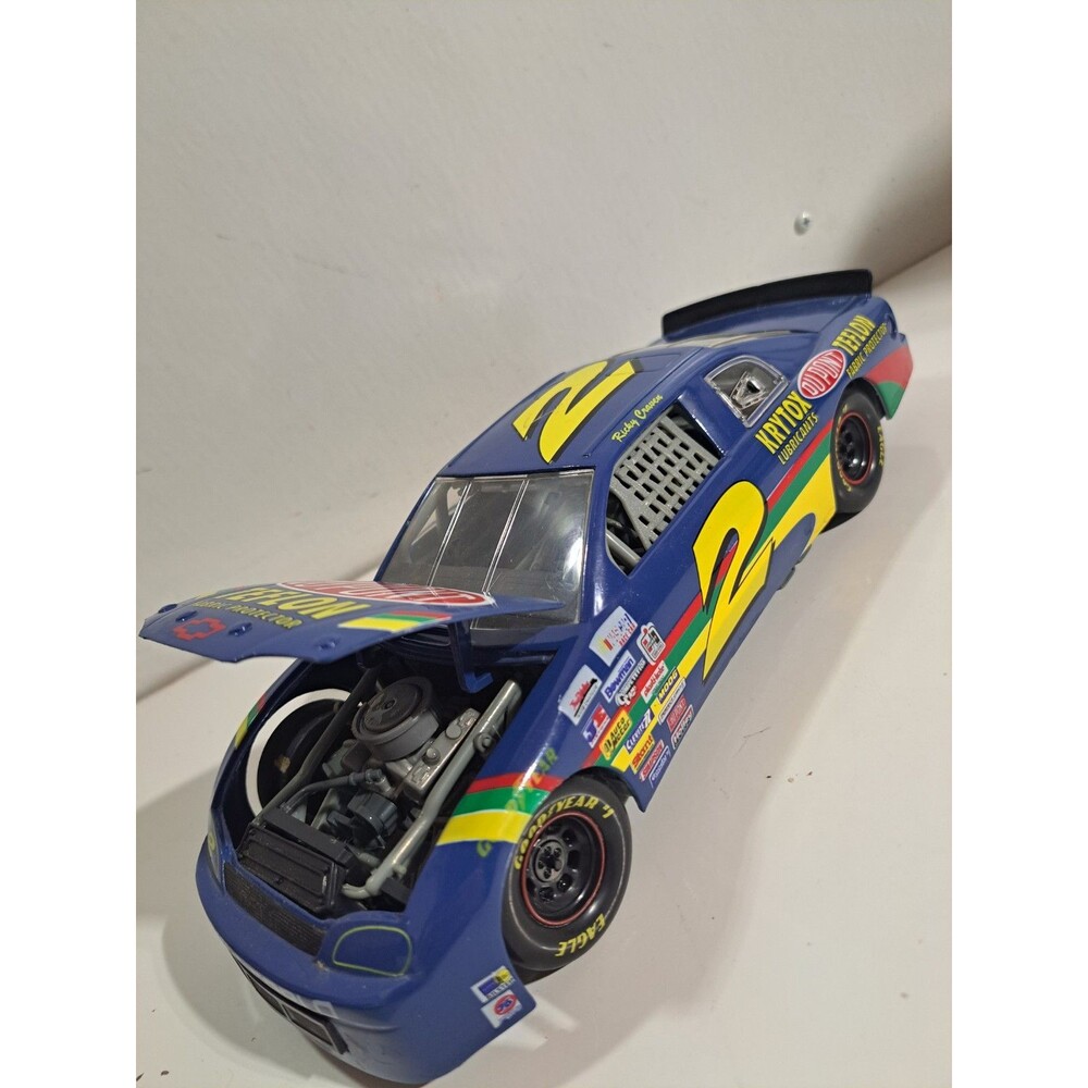 Racing Champions 1:18 Die Cast Dupont Chevrolet #2 Ricky Craven NASCAR Stock Car - Picture 6 of 13
